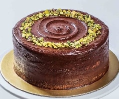 Hediye Çikolatalı Fıstıklı Yaş Pasta 2-3 Kişi